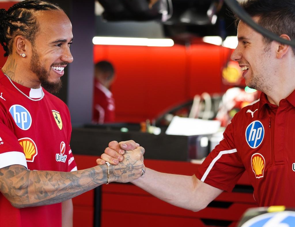 Lewis Hamilton greets the Ferrari mechanics at F1 Australian GP