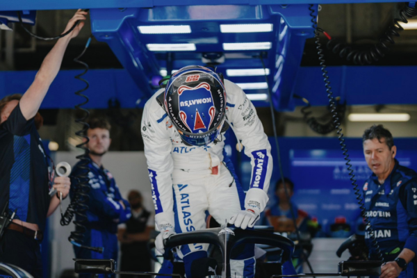 The 2025 season continues in China, and this weekend’s sprint format threw plenty of curveballs at the drivers, and among them, Alex Albon of Williams secured P10 in Qualifying in Shanghai for the 2025 F1 Chinese GP.