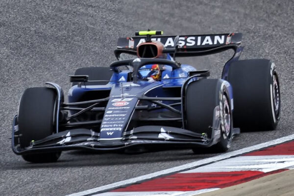 Carlos Sainz in Williams Racing FW47 car 55 in Bahrain testing