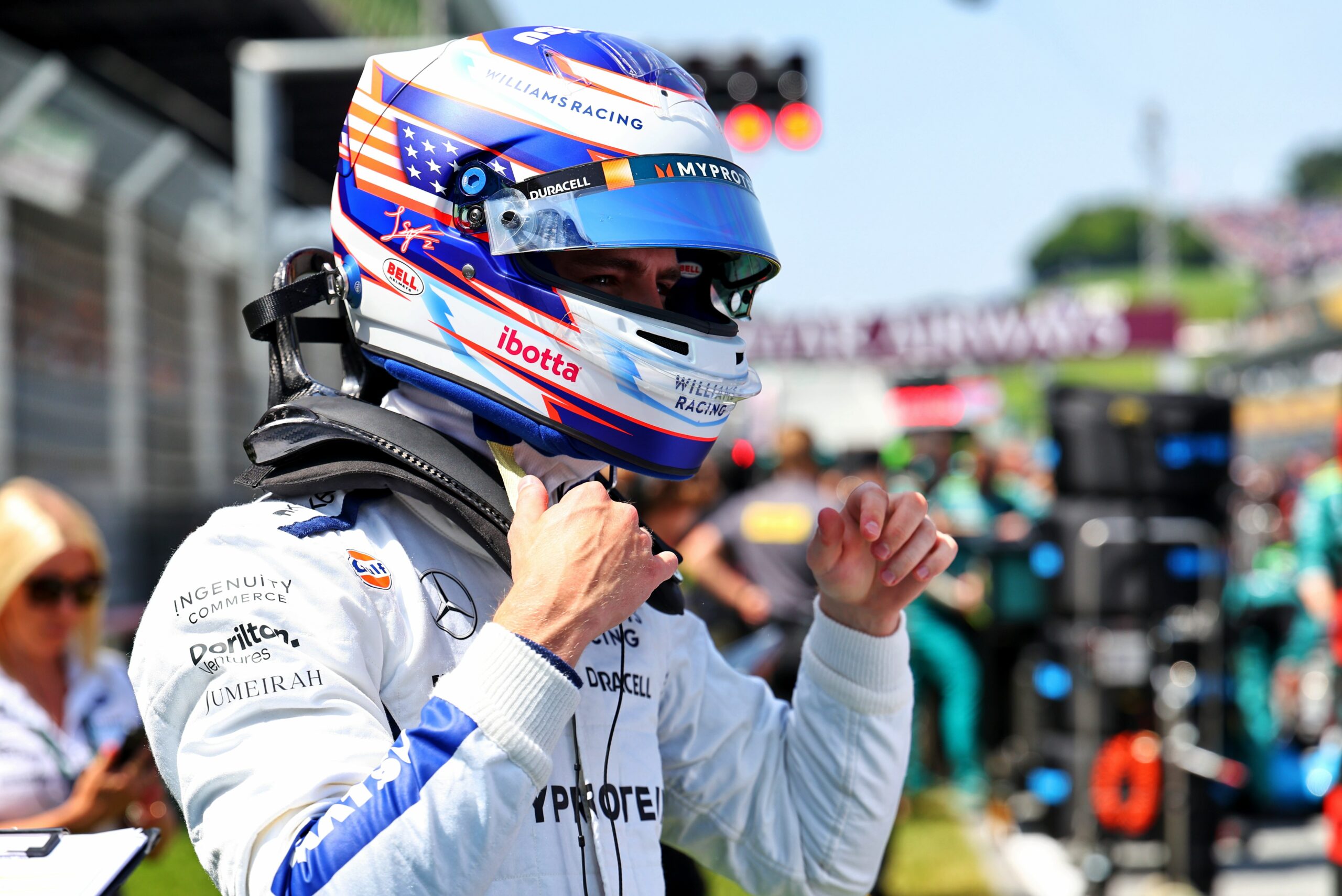 Logan Sargeant putting his helmet on ahead of the Austrian Grand Prix