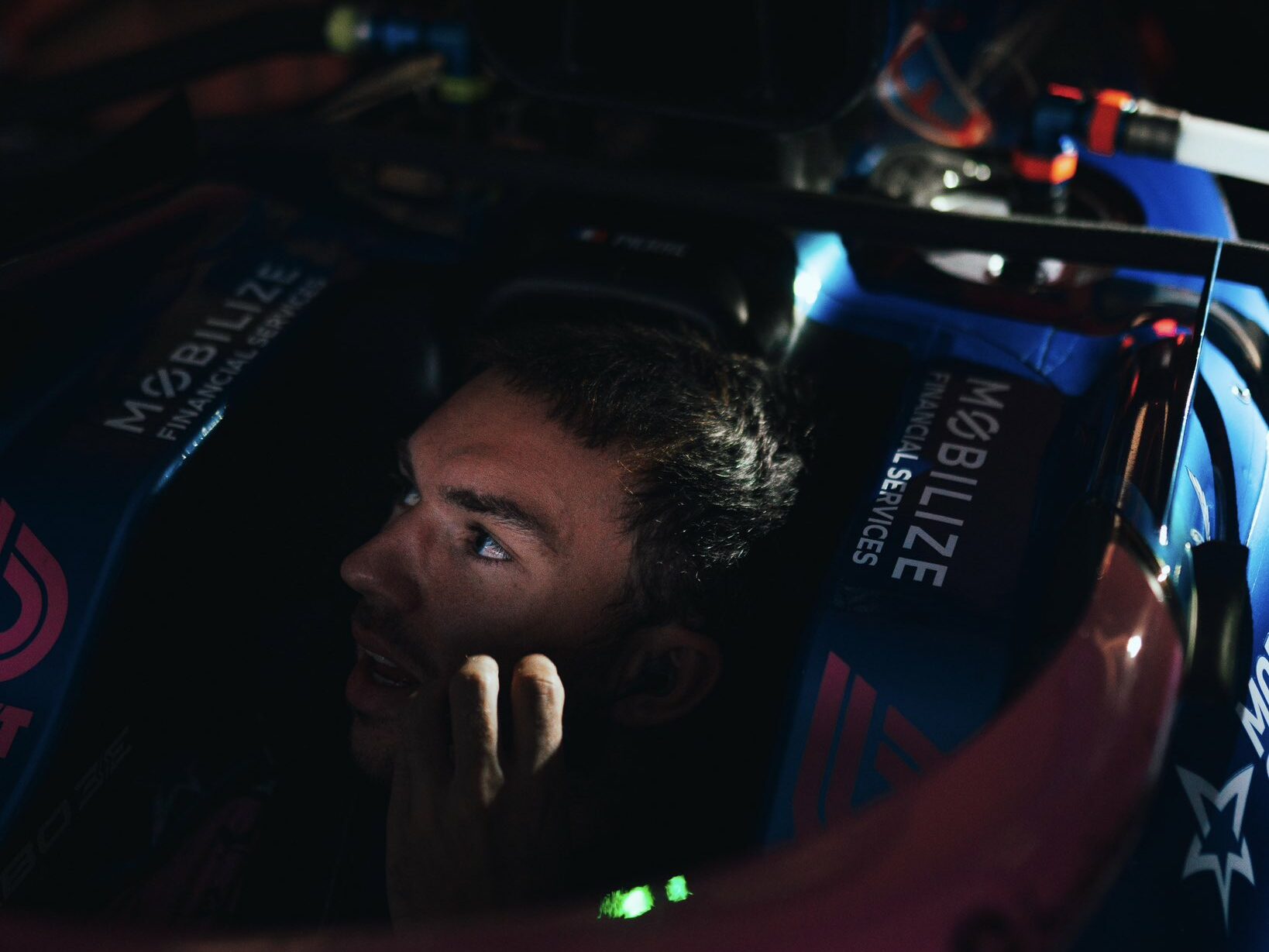 Gasly waits until the power comes back on during pre-season testing